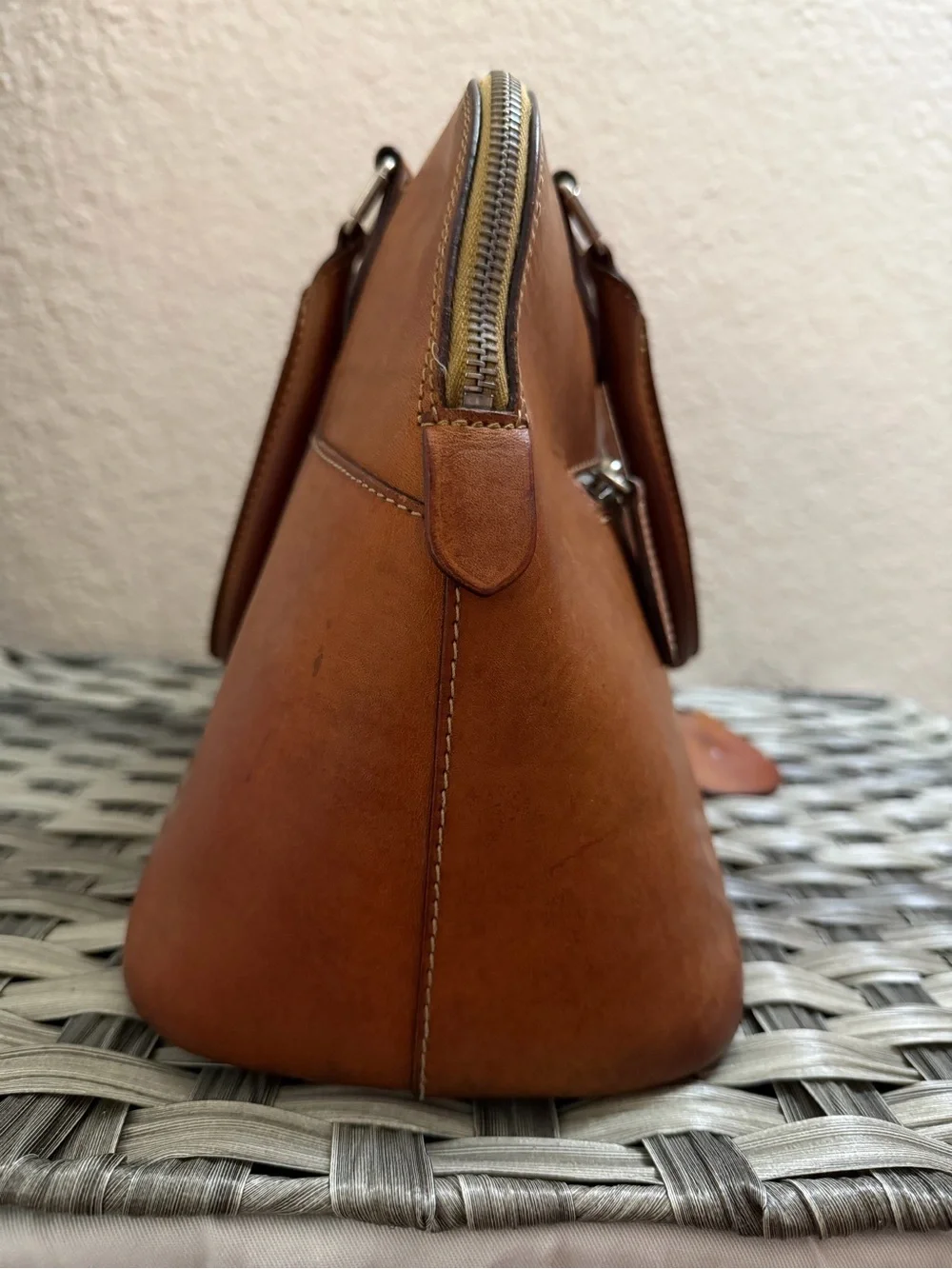 Vintage Dooney & Bourke Brown Alto Leather Zip Zip Dome Satchel Cognac